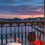 Skylight - 1873 Seafront Luxury On The Harbor, Center 4* Эрмуполис