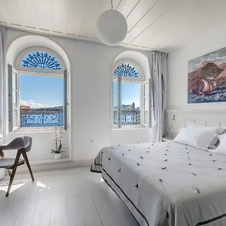 Skylight - 1873 Seafront Luxury On The Harbor, Center Hotel 4*