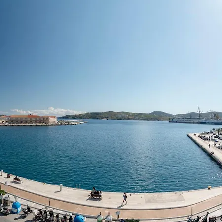 Skylight - 1873 Seafront Luxury On The Harbor, Center 4* Ermoúpoli