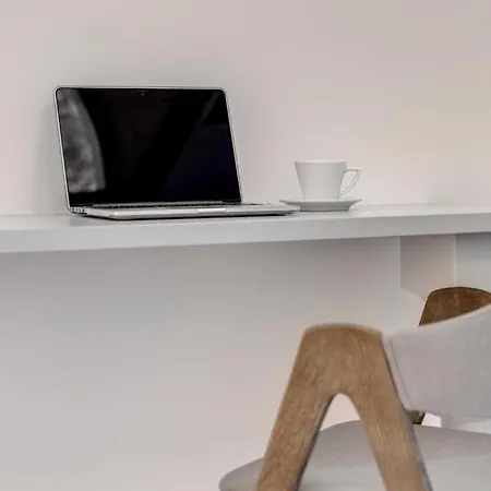 Skylight - 1873 Seafront Luxury On The Harbor, Center Hotel 4*