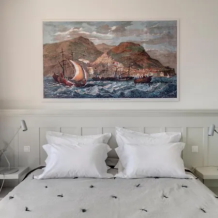 Skylight - 1873 Seafront Luxury On The Harbor, Center 4*