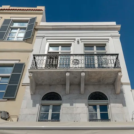 Hotel Skylight - 1873 Seafront Luxury On The Harbor, Center