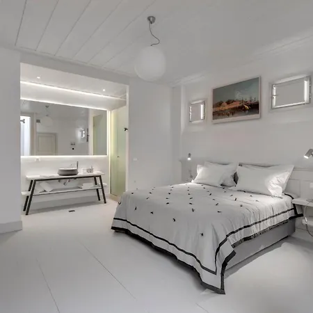 Hotel Skylight - 1873 Seafront Luxury On The Harbor, Center