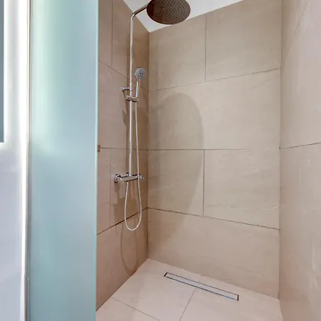 Skylight 4*