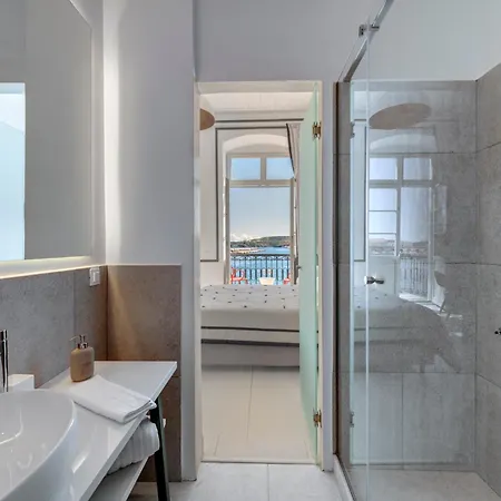 Skylight - 1873 Seafront Luxury On The Harbor, Center Hotel 4*