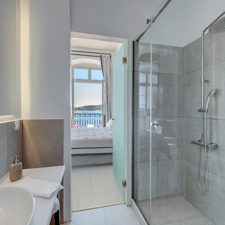 Hotel Skylight - 1873 Seafront Luxury On The Harbor, Center Ermoúpoli