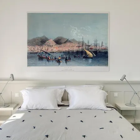 Hotel Skylight - 1873 Seafront Luxury On The Harbor, Center 4*