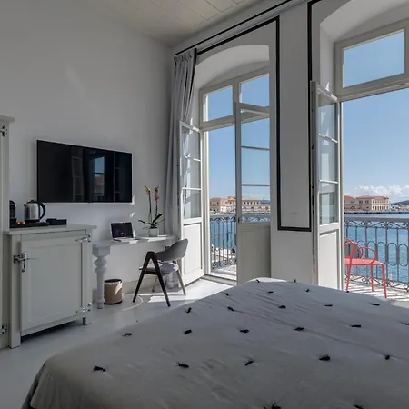 Skylight - 1873 Seafront Luxury On The Harbor, Center Ermoúpoli