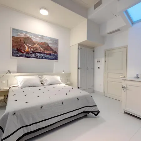 Skylight - 1873 Seafront Luxury On The Harbor, Center 4* Ermoúpoli