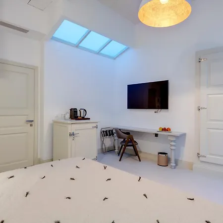 Hotel Skylight - 1873 Seafront Luxury On The Harbor, Center 4*