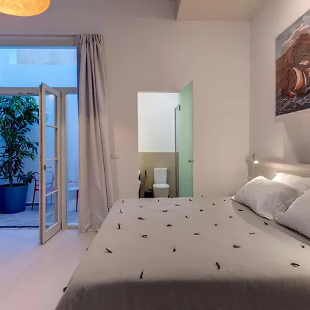 Skylight - 1873 Seafront Luxury On The Harbor, Center Hotel 4*