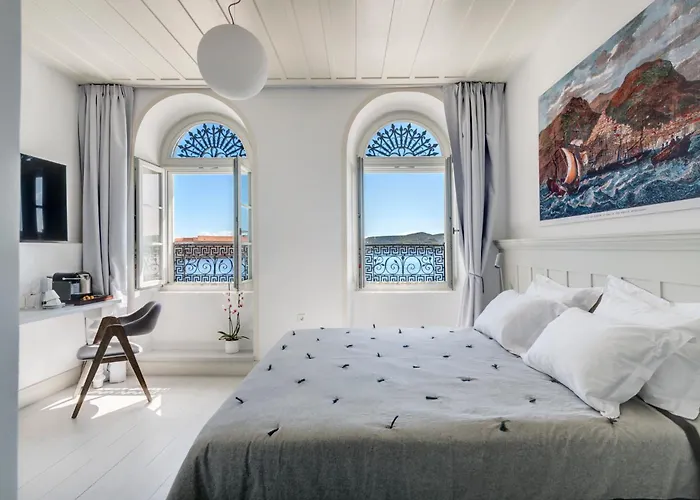 Hotel Skylight - 1873 Seafront Luxury On The Harbor, Center