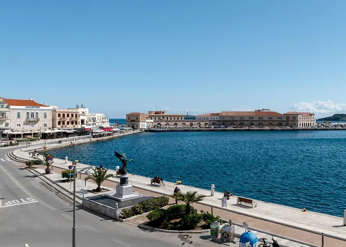 Hotel Skylight - 1873 Seafront Luxury On The Harbor, Center Ermoupoli