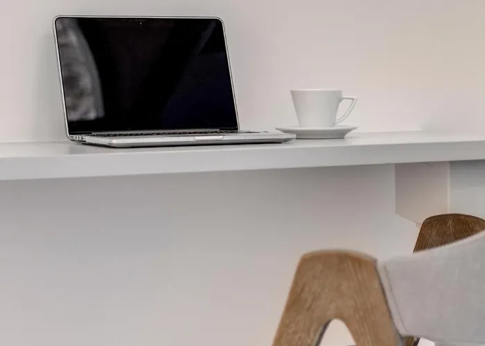 Skylight - 1873 Seafront Luxury On The Harbor, Center Hotel 4*