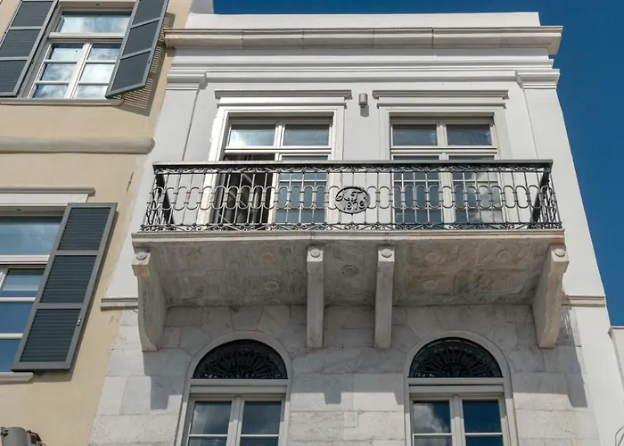 Hotel Skylight - 1873 Seafront Luxury On The Harbor, Center