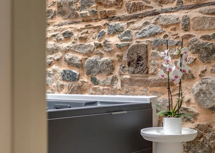 Skylight - 1873 Seafront Luxury On The Harbor, Center Hotel Ermoupoli