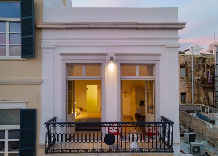 Hotel Skylight - 1873 Seafront Luxury On The Harbor, Center Ermoupoli