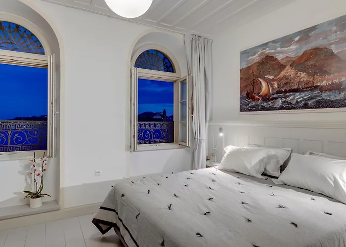 Skylight - 1873 Seafront Luxury On The Harbor, Center Hotel 4*