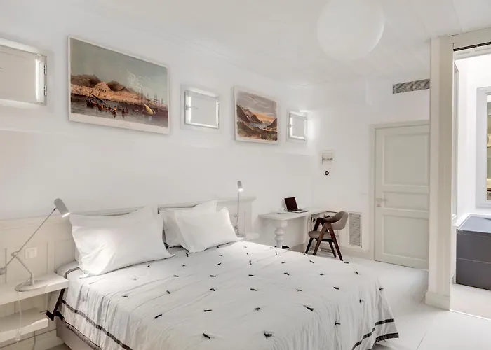 Hotel Skylight - 1873 Seafront Luxury On The Harbor, Center Ermoupoli