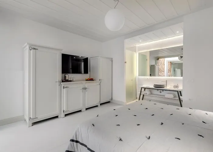 Hotel Skylight - 1873 Seafront Luxury On The Harbor, Center 4*