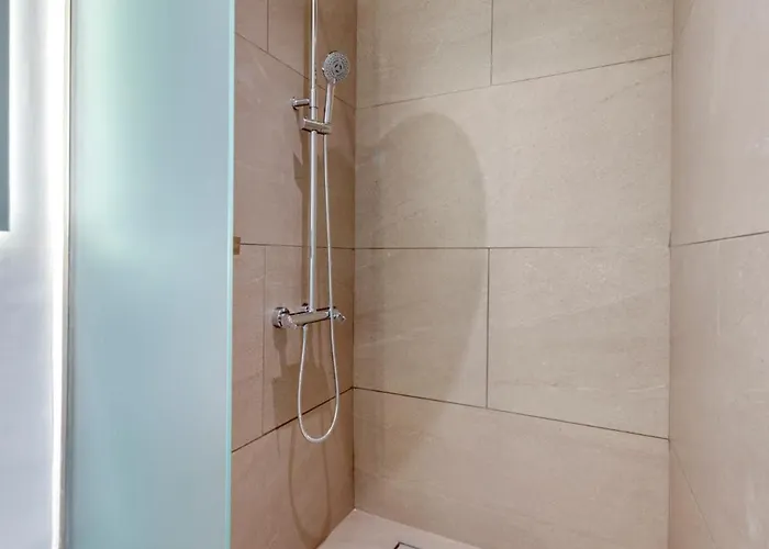 Skylight - 1873 Seafront Luxury On The Harbor, Center 4*