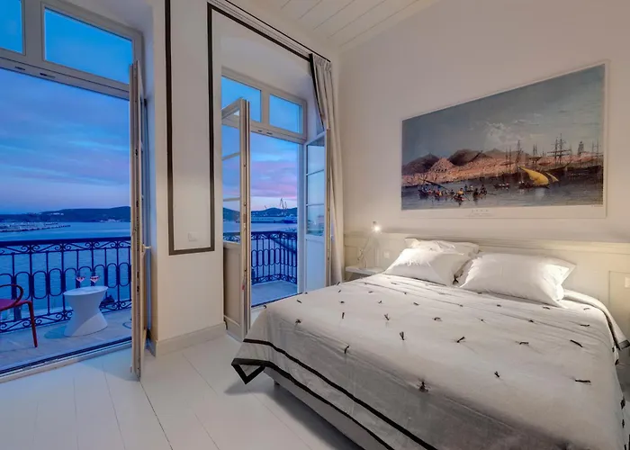 Skylight - 1873 Seafront Luxury On The Harbor, Center Hotel