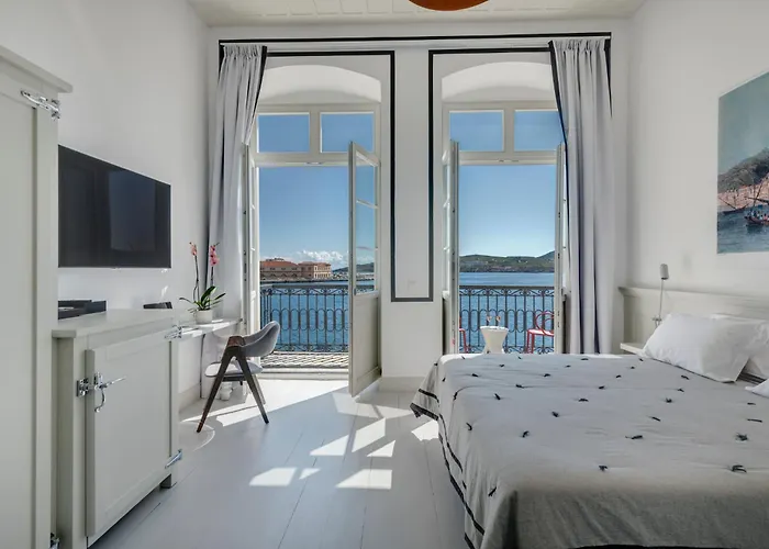 Skylight - 1873 Seafront Luxury On The Harbor, Center Hotel Ermoupoli