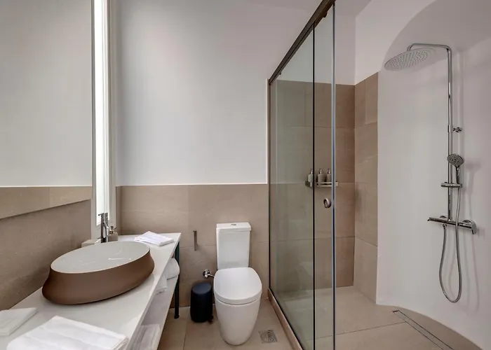 Hotel Skylight - 1873 Seafront Luxury On The Harbor, Center