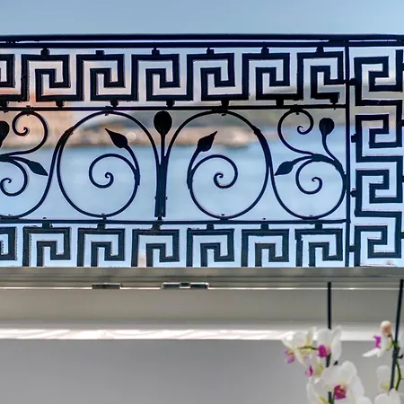 Skylight 4* ארמופוליס