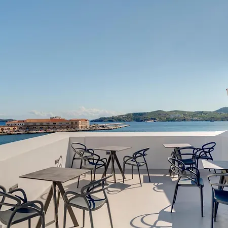 Skylight מלון 4*