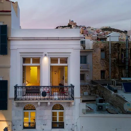 מלון Skylight 4*