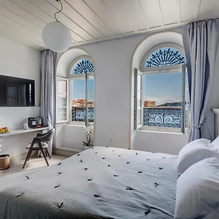 מלון Skylight 4*