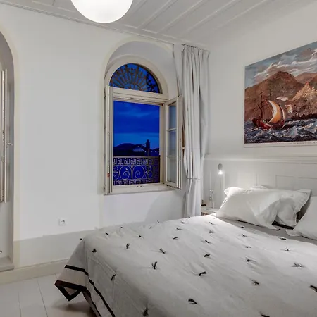 Skylight מלון 4*