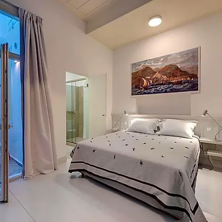 Skylight - 1873 Seafront Luxury On The Harbor, Center 4*