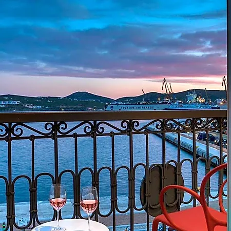 Отель Skylight - 1873 Seafront Luxury On The Harbor, Center