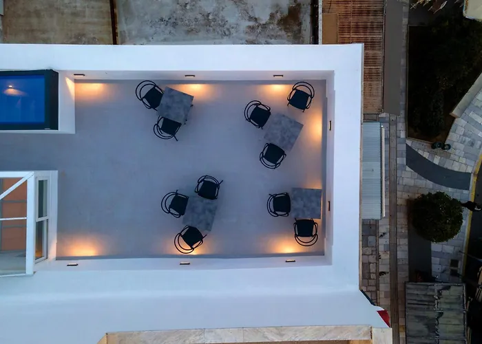 Skylight - 1873 Seafront Luxury On The Harbor, Center Hotel Ermoupoli