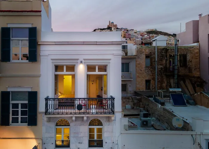 Hotel Skylight - 1873 Seafront Luxury On The Harbor, Center 4*