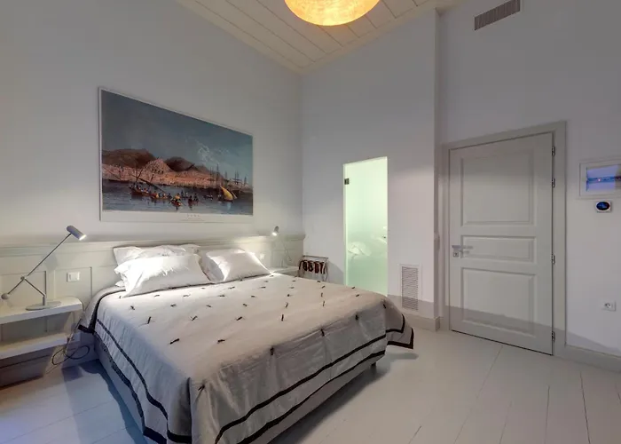 Hotel Skylight - 1873 Seafront Luxury On The Harbor, Center Ermoupoli