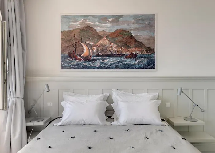 Skylight - 1873 Seafront Luxury On The Harbor, Center 4*