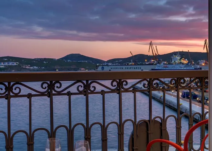 Skylight - 1873 Seafront Luxury On The Harbor, Center 4* Ermoupoli