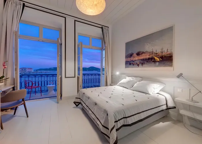 Skylight - 1873 Seafront Luxury On The Harbor, Center