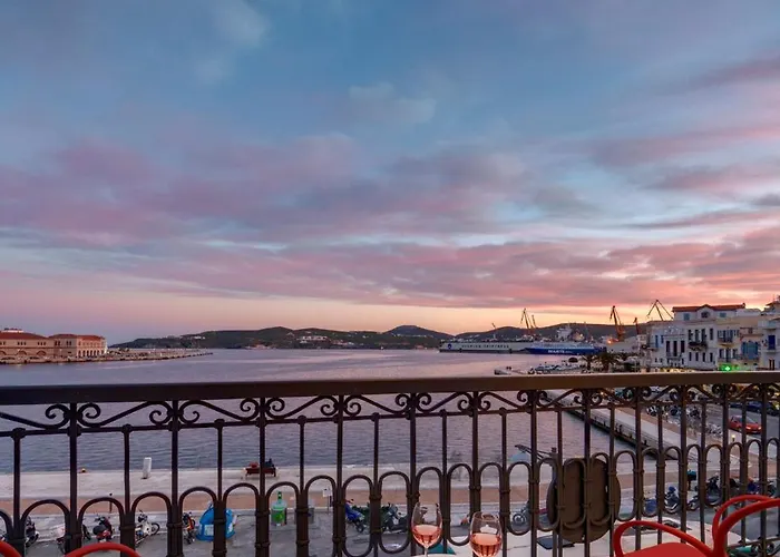 Hotel Skylight - 1873 Seafront Luxury On The Harbor, Center