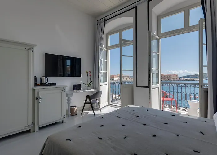 Skylight - 1873 Seafront Luxury On The Harbor, Center Ermoupoli