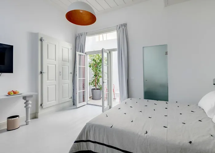 Skylight - 1873 Seafront Luxury On The Harbor, Center Hotel 4*