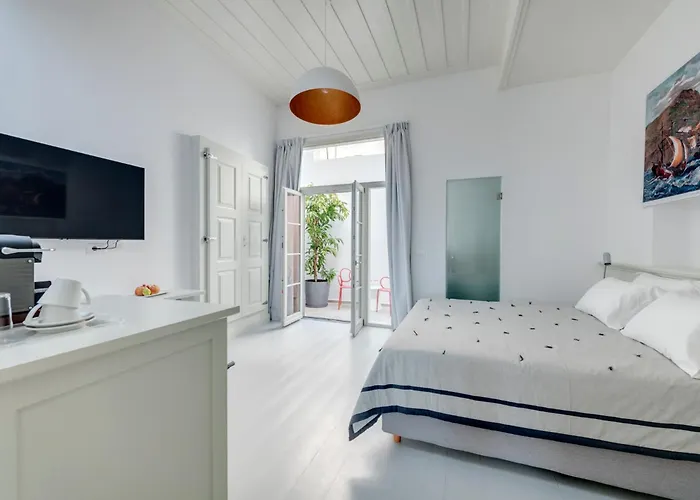 Skylight - 1873 Seafront Luxury On The Harbor, Center Hotel Ermoupoli